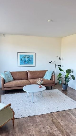 Een heerlijk licht en rustig gelegen Hoek appartement met 2 slaapkamers en een groot balkon.

Baljuw 13 Naarden
Meer info: link in BIO
