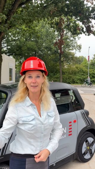 Team Vuurtoren op locatie met Noraly 

Vandaag zijn wij bij “de Hofdame”. 42 nieuwbouw appartementen aan de rand van het centrum van Weesp.
Goed nieuws:
1. Alle appartementen zijn verkocht;
2. De steigers zijn weg;
3. De huur studio’s zijn toegewezen aan blije huurders.