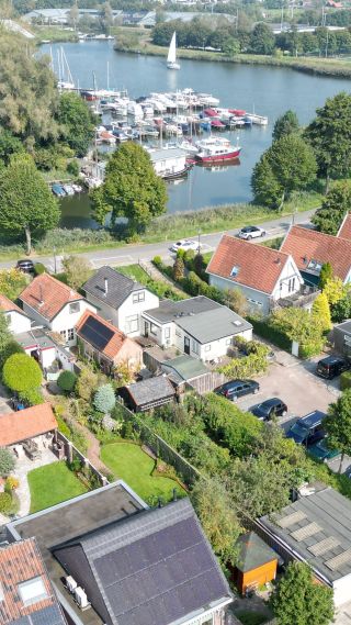 Bouwkavel te koop aan de Simon de Vliegerlaan, Weesp.

***OPEN KAVEL WOENSDAG 9 OKTOBER 16.00 TOT 17.00 UUR***

Samen met de architect zijn wij op locatie om vragen te beantwoorden en de locatie te bekijken.

Bouw je droomhuis nabij de Vecht en het centrum van Weesp.
Meer weten? Check BIO